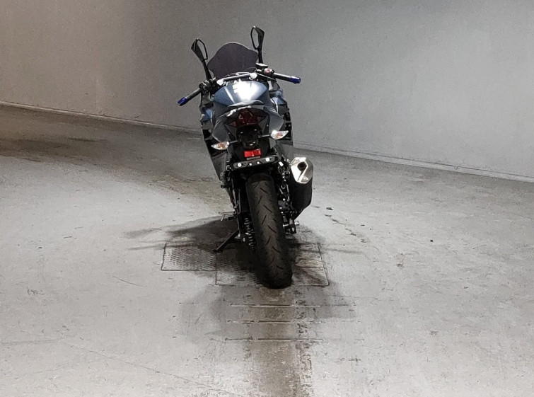 Мотоцикл Kawasaki NINJA400 с пробегом 6975 km