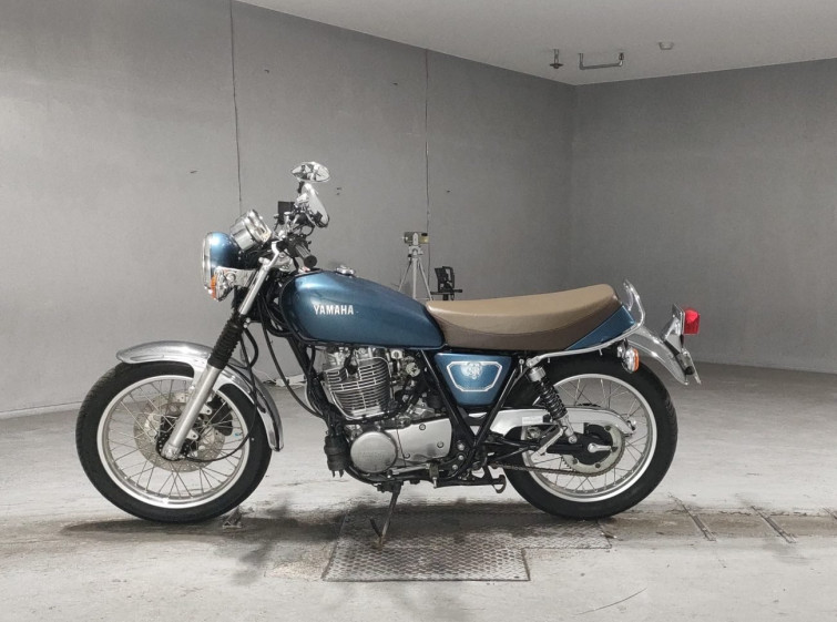 Мотоцикл Yamaha SR400 с пробегом 3205 km