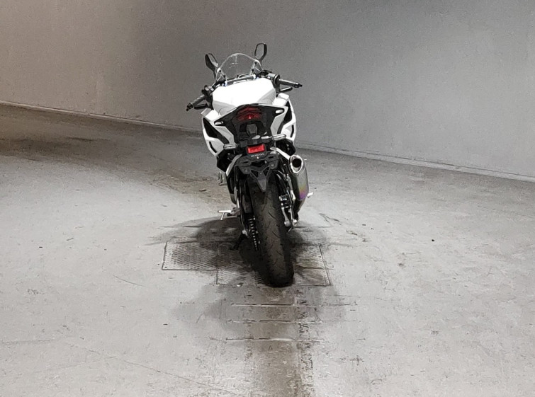 Мотоцикл Honda CBR250RR с пробегом 9953 km
