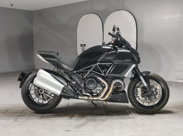 Мотоцикл Ducati DIAVEL с пробегом 2234 km