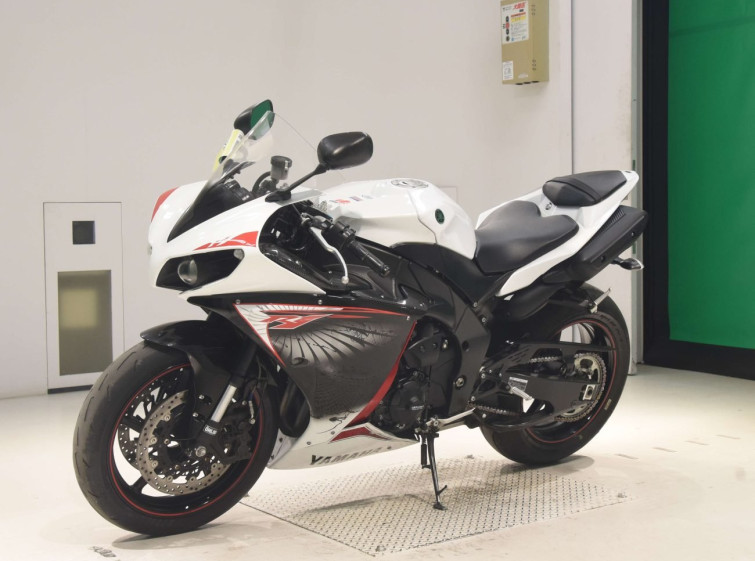 Мотоцикл Yamaha YZF-R1 с пробегом 17627 km