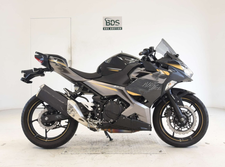Мотоцикл Kawasaki NINJA400 с пробегом 8470 km
