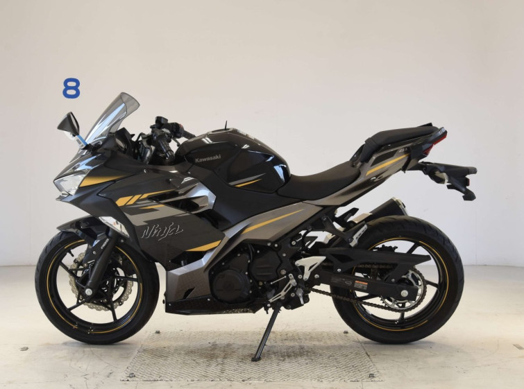 Мотоцикл Kawasaki NINJA400 с пробегом 8470 km