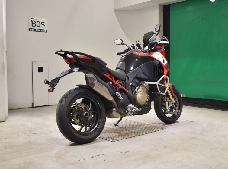 Мотоцикл Ducati MULTISTRADA V4 з пробігом 7191 km