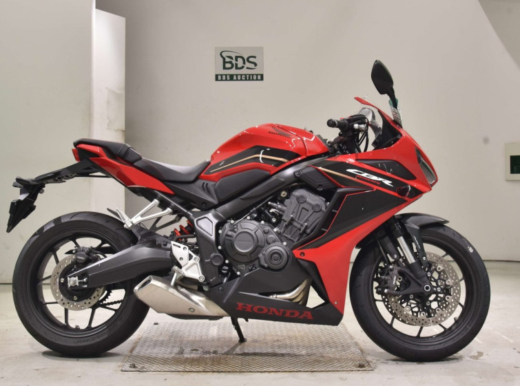 Мотоцикл Honda CBR650R с пробегом 793 km