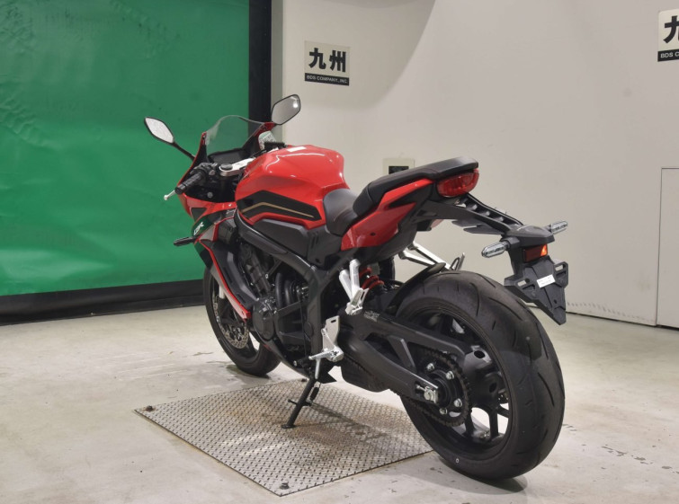 Мотоцикл Honda CBR650R с пробегом 793 km