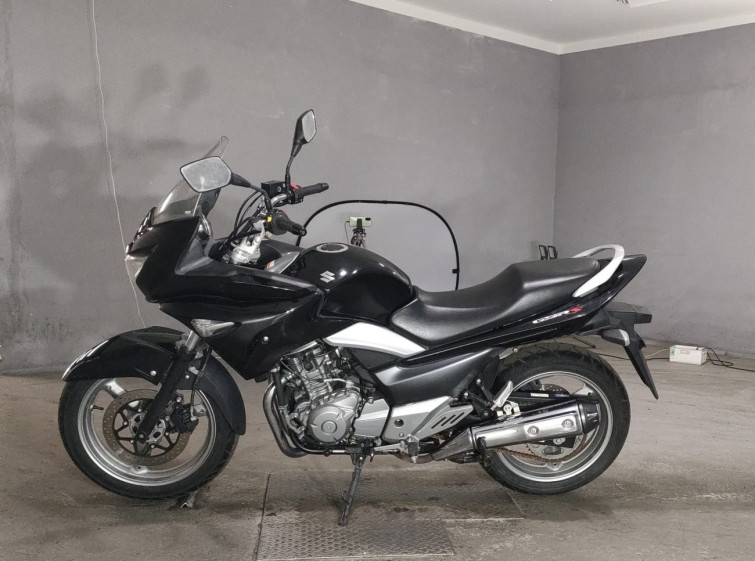 Мотоцикл Suzuki GSR250S с пробегом 8111 km