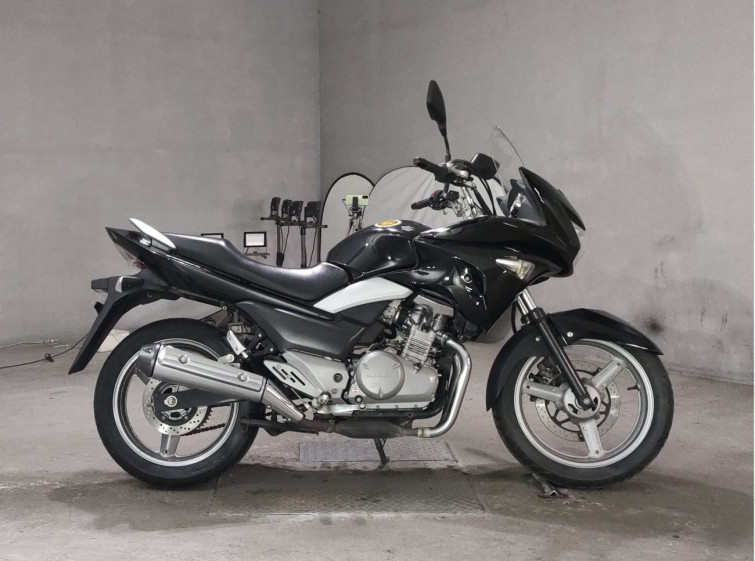 Мотоцикл Suzuki GSR250S с пробегом 8111 km