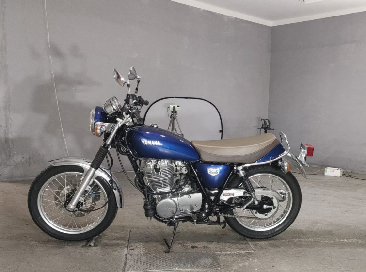 Мотоцикл Yamaha SR400 с пробегом 3549 km