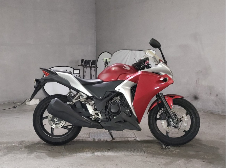 Мотоцикл Honda CBR250R