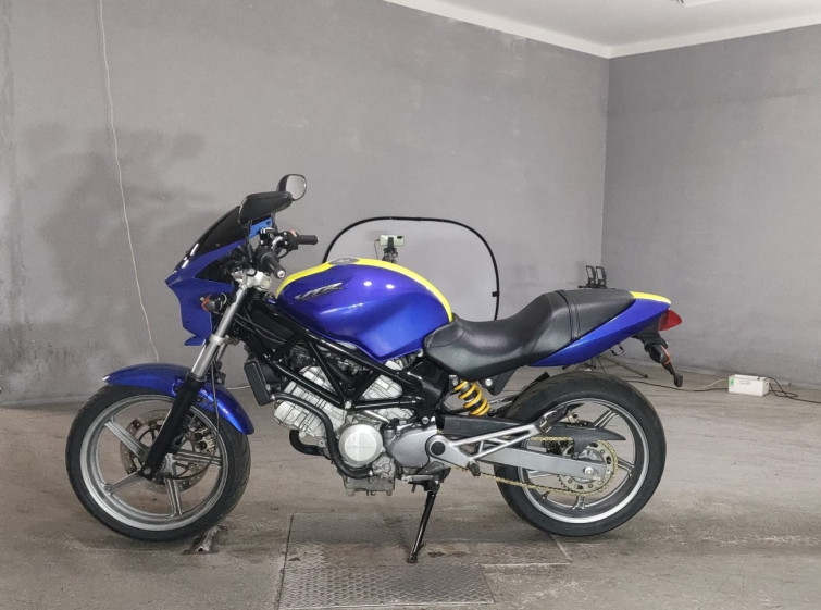 Мотоцикл Honda VTR250 с пробегом 27618 km