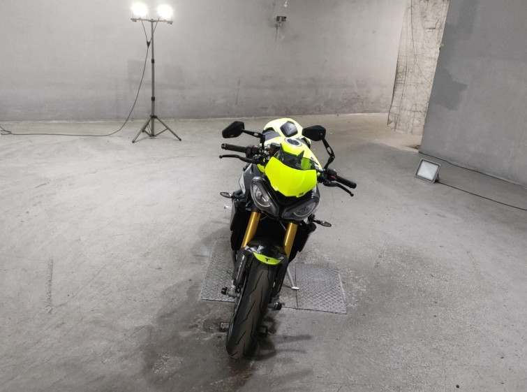 Мотоцикл Triumph STREET TRIPLE 765R с пробегом 915 km