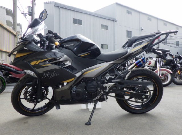 Мотоцикл Kawasaki NINJA400 з пробігом 17970 km