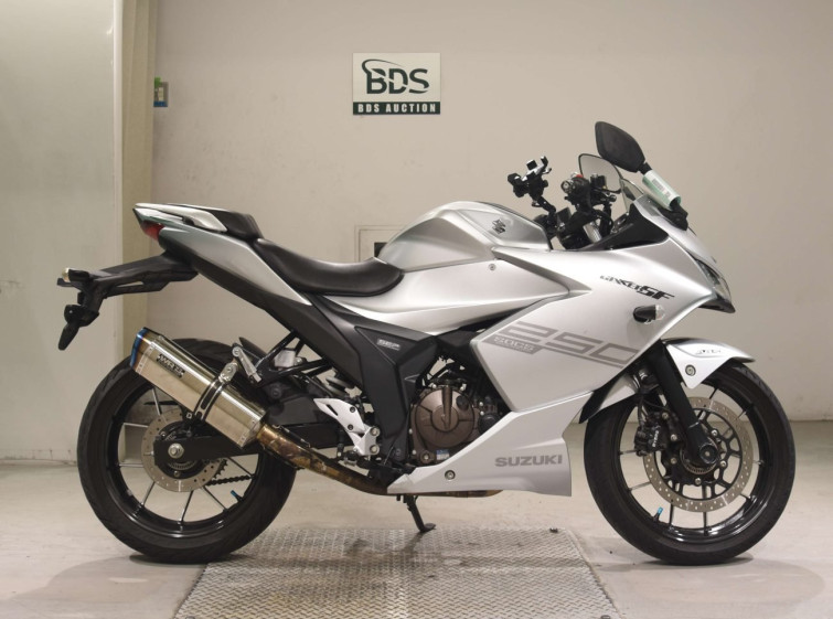 Мотоцикл Suzuki GIXXER250SF з пробігом 13561 km