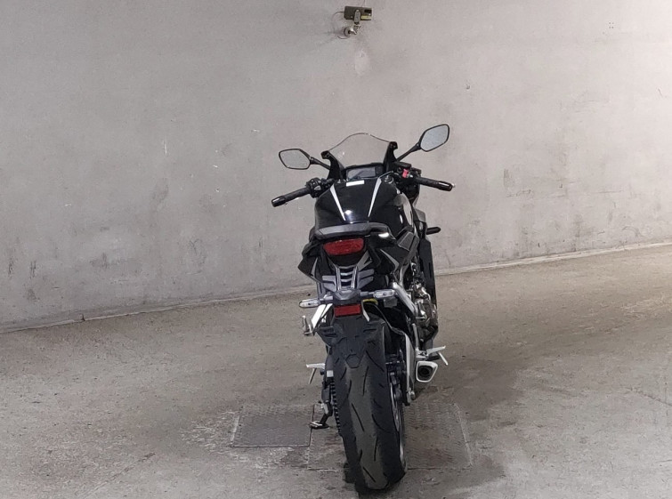 Мотоцикл Honda CBR650R с пробегом 9452 km