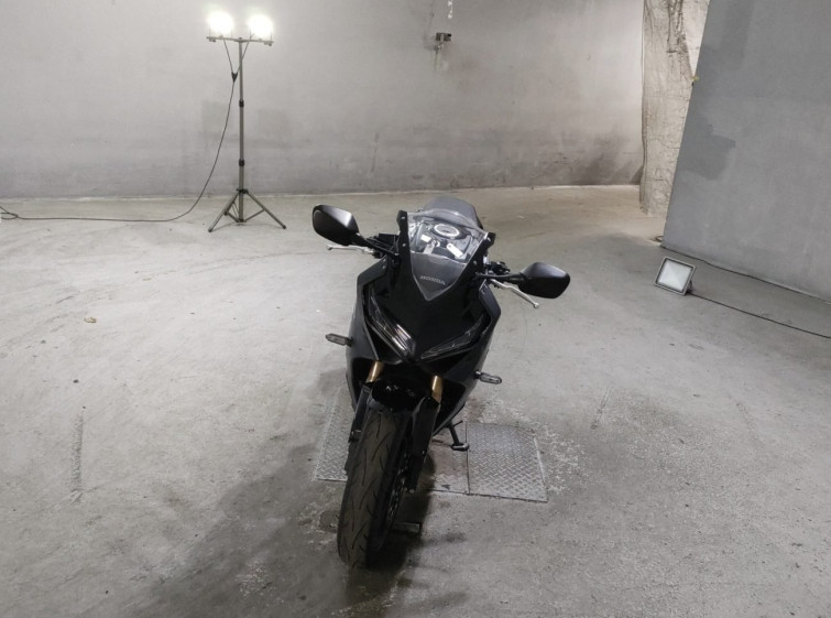 Мотоцикл Honda CBR650R с пробегом 9452 km
