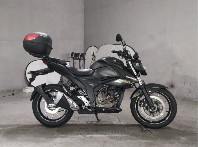 Мотоцикл Suzuki GIXXER SF250 с пробегом 3915 km