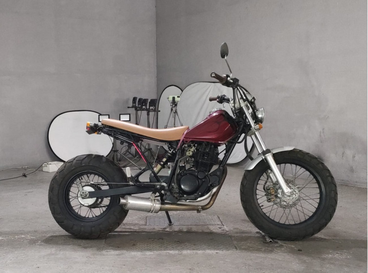 Мотоцикл Yamaha TW200 з пробігом 943 km