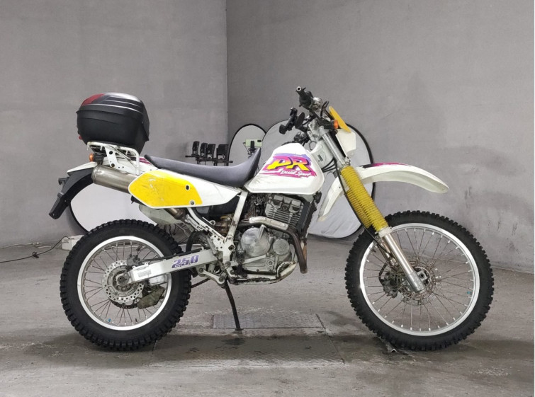 Мотоцикл Suzuki DR250R с пробегом 34802 km