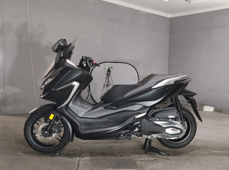Мотоцикл Honda FORZA з пробігом 4624 km