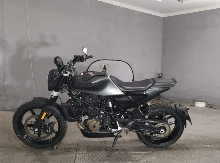 Мотоцикл Husqvarna SVARTPILEN 701 з пробігом 7866 km