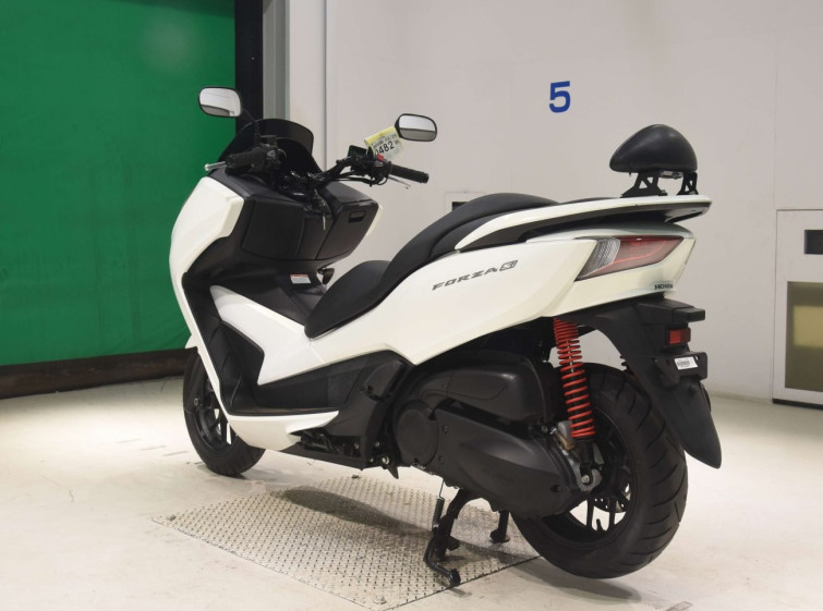 Мотоцикл Honda FORZA SI з пробігом 2518 km