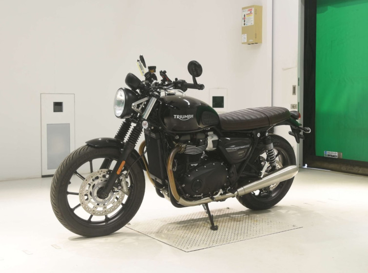 Мотоцикл Triumph STREET TWIN з пробігом 4331 km
