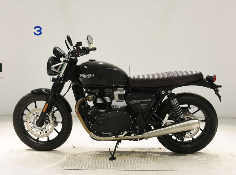 Мотоцикл Triumph STREET TWIN з пробігом 4331 km