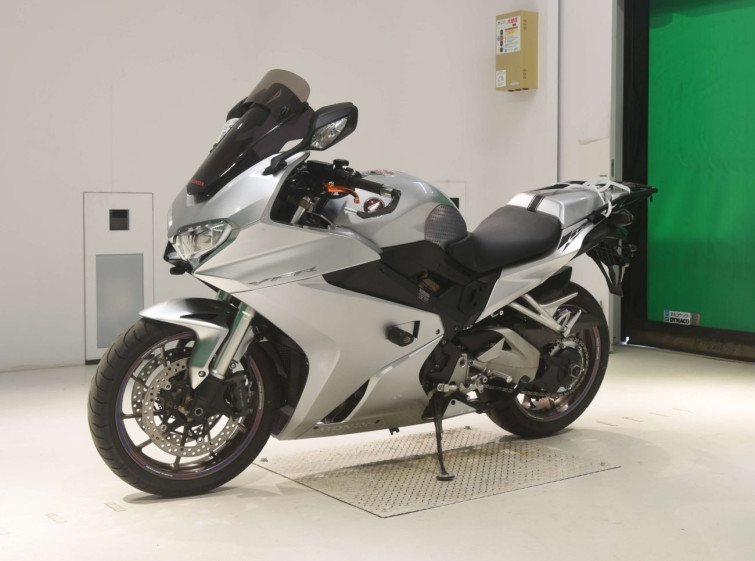 Мотоцикл Honda VFR800F з пробігом 27114 km