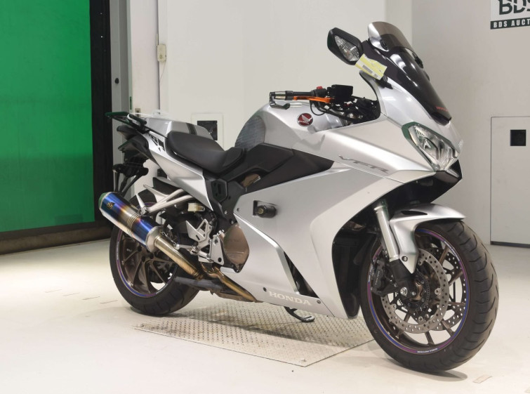 Мотоцикл Honda VFR800F з пробігом 27114 km