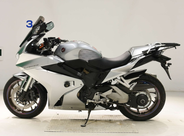 Мотоцикл Honda VFR800F з пробігом 27114 km