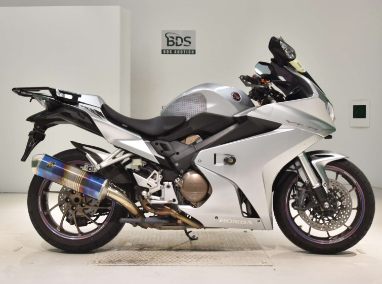 Мотоцикл Honda VFR800F з пробігом 27114 km