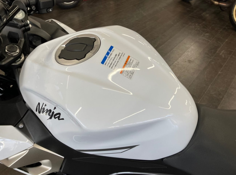 Мотоцикл Kawasaki NINJA400 с пробегом 2703 km