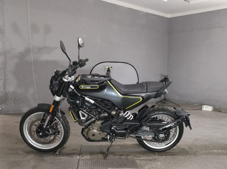 Мотоцикл Husqvarna SVARTPILEN 401 с пробегом 12295 km