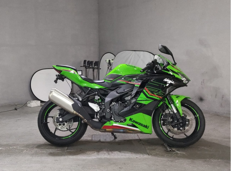 Мотоцикл Kawasaki NINJA ZX-4RR з пробігом 11350 km