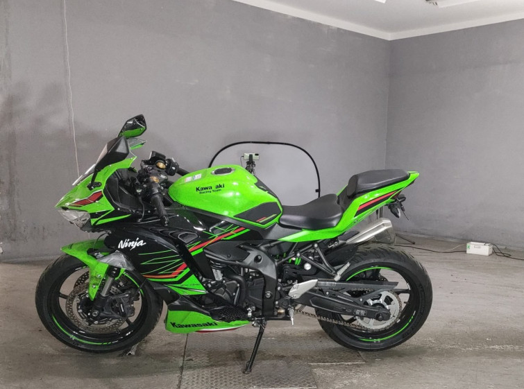 Мотоцикл Kawasaki NINJA ZX-4RR з пробігом 11350 km