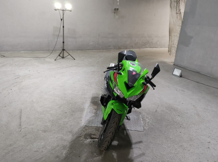 Мотоцикл Kawasaki NINJA ZX-4RR з пробігом 11350 km