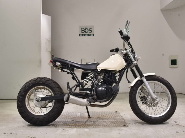 Мотоцикл Yamaha TW225 з пробігом 5123 km