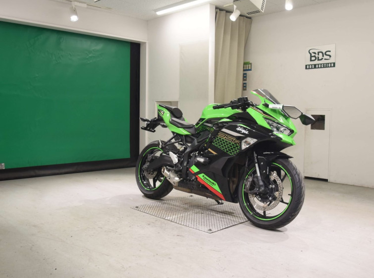 Мотоцикл Kawasaki NINJA ZX-25R з пробігом 26504 km