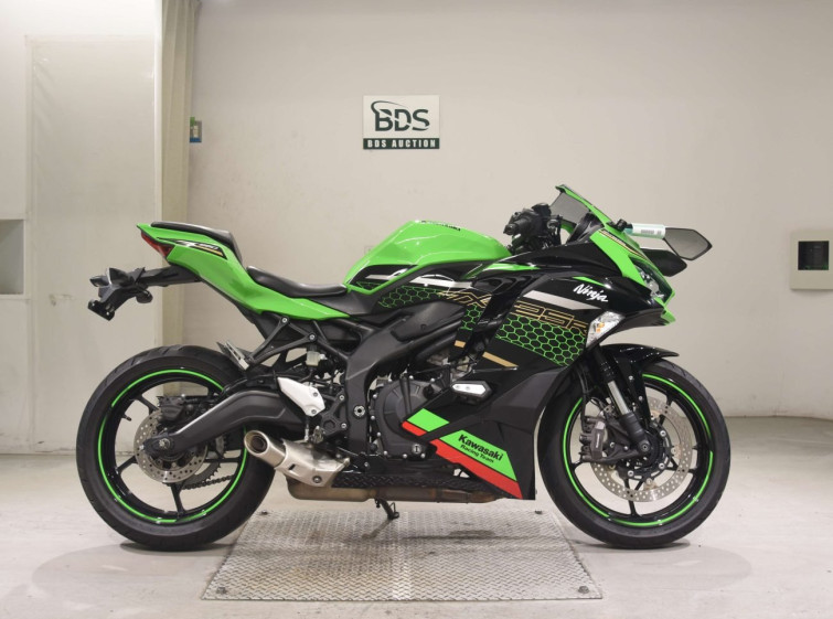 Мотоцикл Kawasaki NINJA ZX-25R з пробігом 26504 km