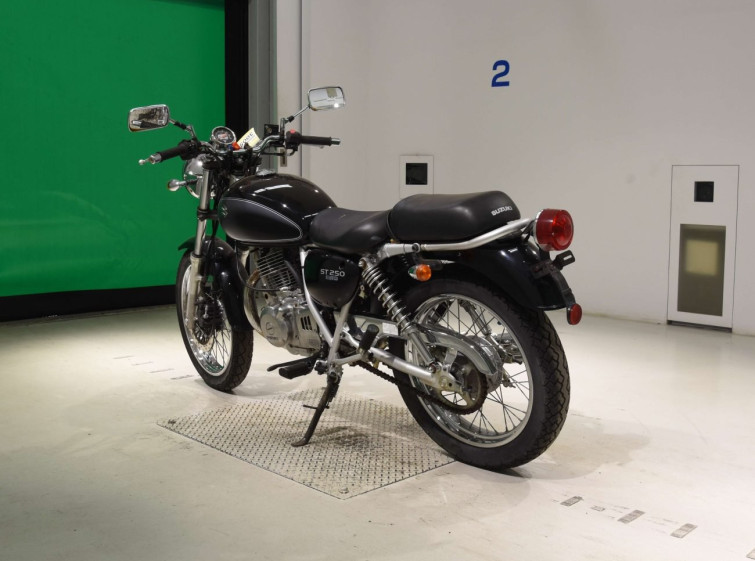 Мотоцикл Suzuki ST250E з пробігом 3707 km