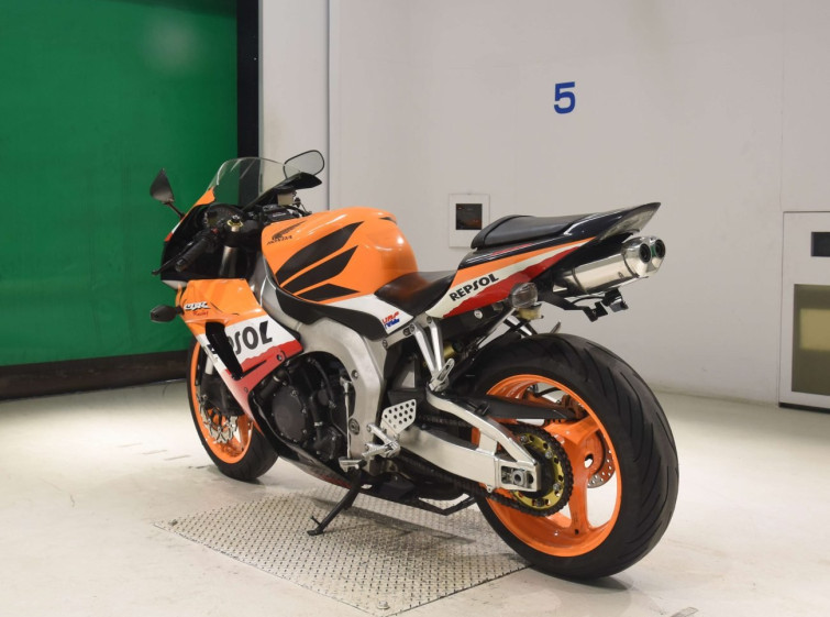 Мотоцикл Honda CBR1000RR з пробігом 86877 km