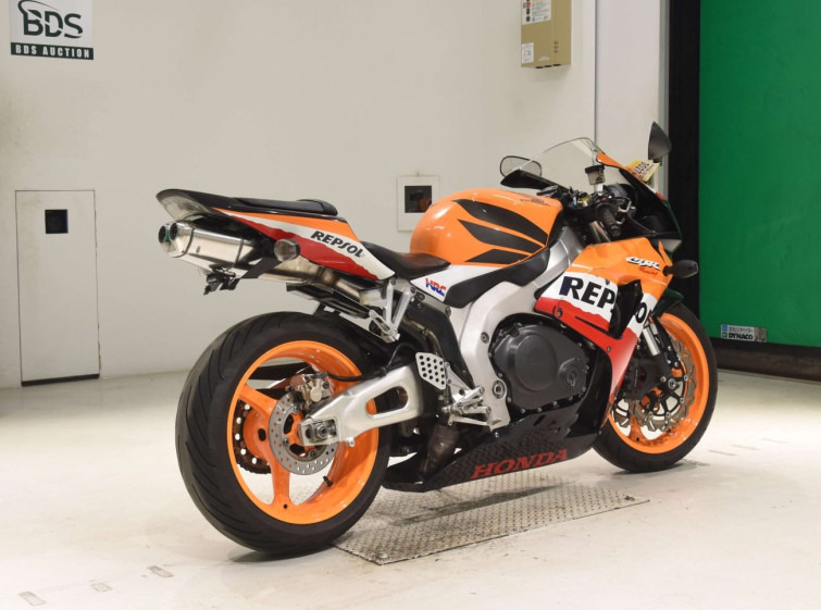 Мотоцикл Honda CBR1000RR з пробігом 86877 km