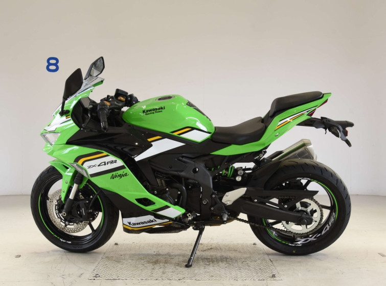 Мотоцикл Kawasaki ZX-4RR з пробігом 5946 km