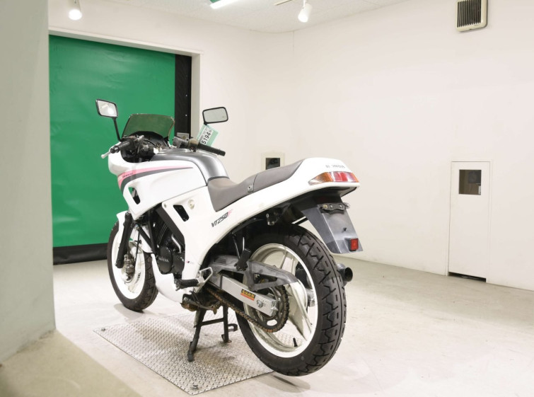 Мотоцикл Honda VT250FG с пробегом 10482 km