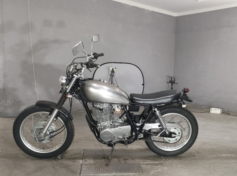 Мотоцикл Yamaha SR400 з пробігом 4824 km