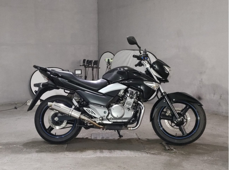 Мотоцикл Suzuki GSR250 з пробігом 15221 km