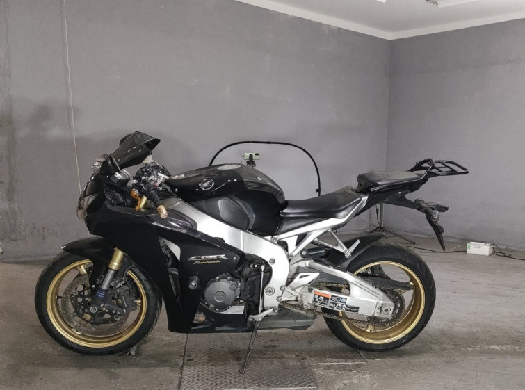 Мотоцикл Honda CBR1000RR с пробегом 66832 km