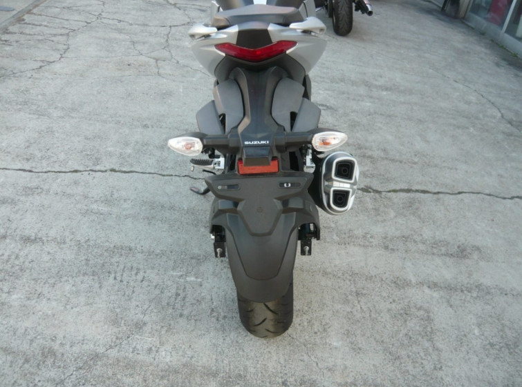 Мотоцикл Suzuki GIXXER250 с пробегом 1500 km