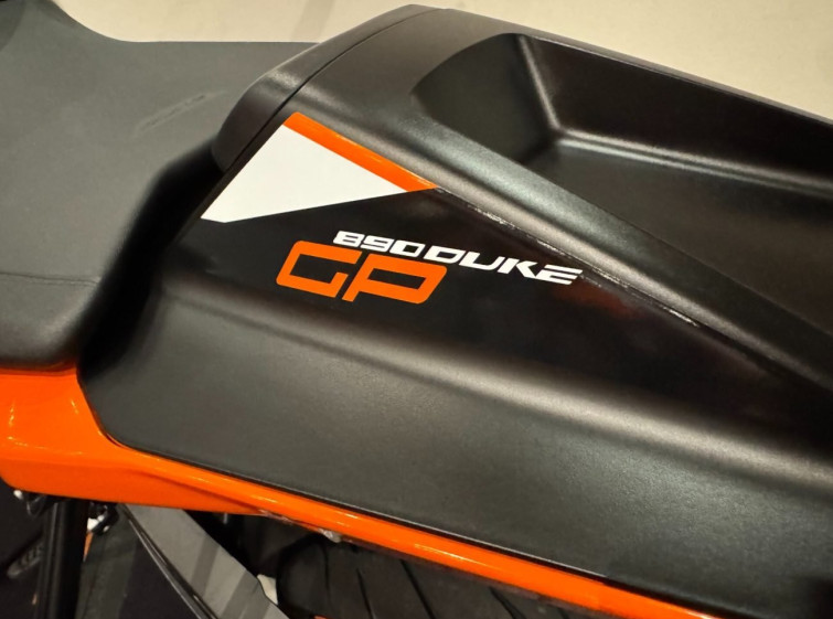 Мотоцикл KTM 890 DUKE GP
